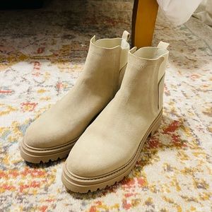 Steve Madden Moira Sand Suede Boots